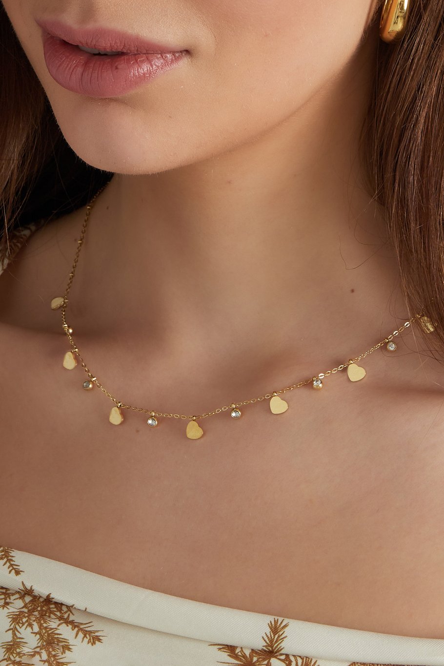 Charm-Halskette mit Herzen und Diamanten – Goldfarbe  - Goldfarbefarbe Bild3